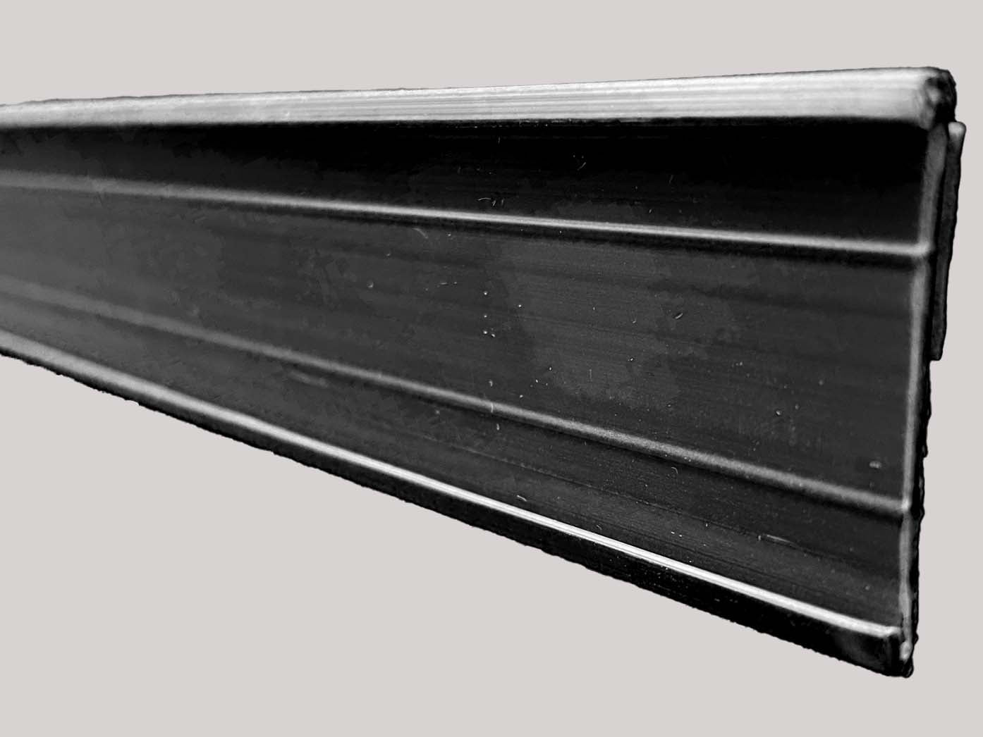 1-1/4" x 4' Shelf Molding (Black)